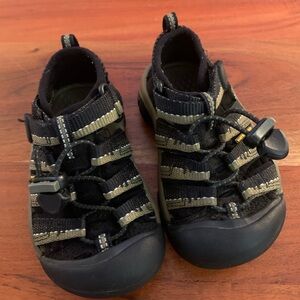 Keen Kids Black and Tan Sandals